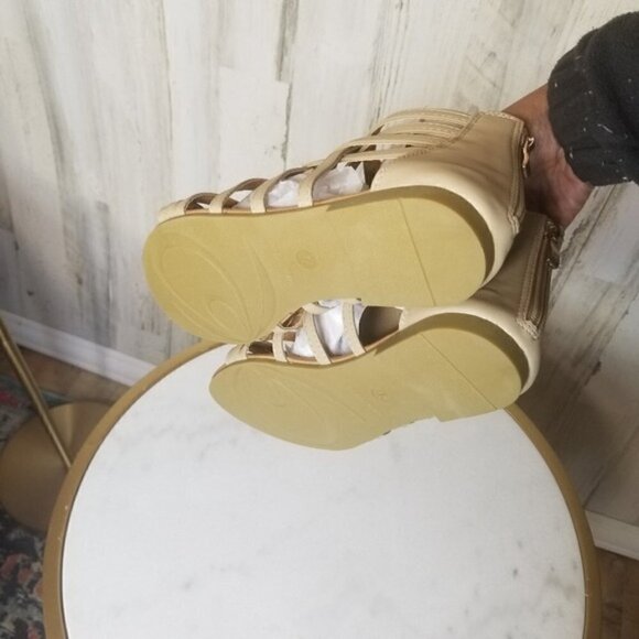 Journee Collection HANNI GLADIATOR SANDAL Beige - Picture 5 of 9